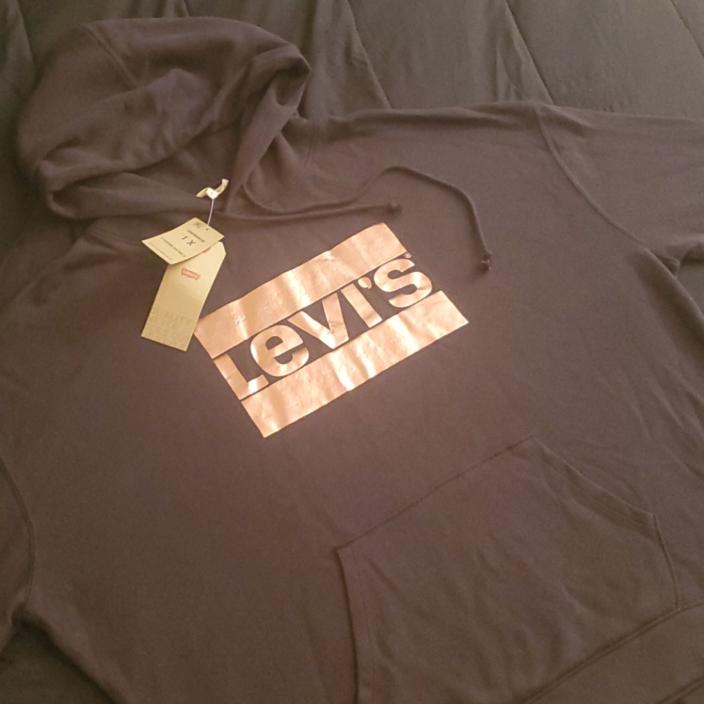Levis Pull Over